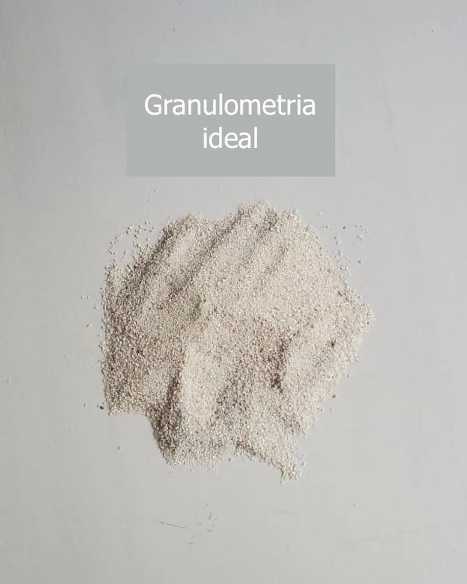 Amostra de areia de grãos super finos, que compacta a quadra